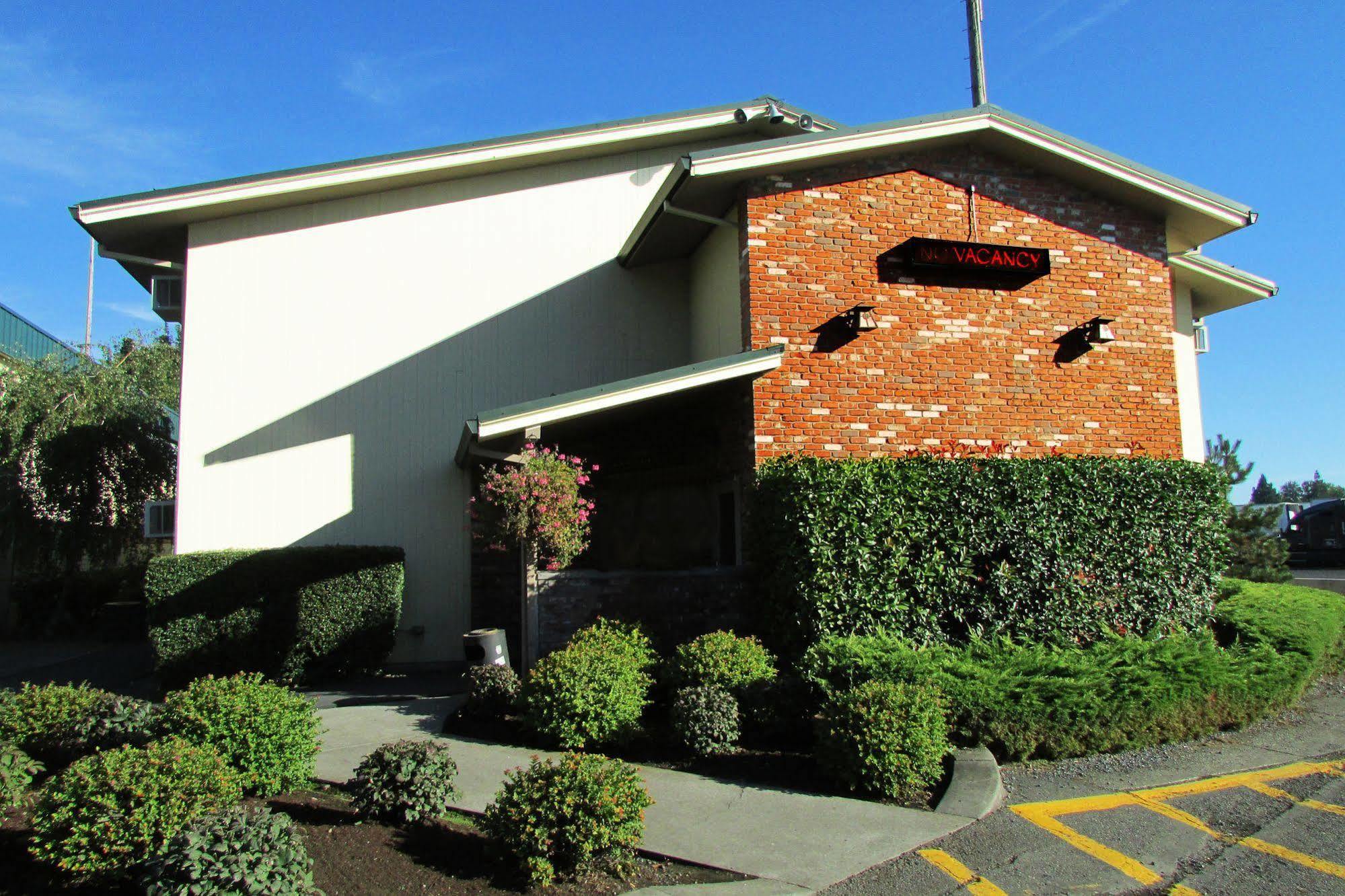 The Portlander Inn And Marketplace Exterior photo